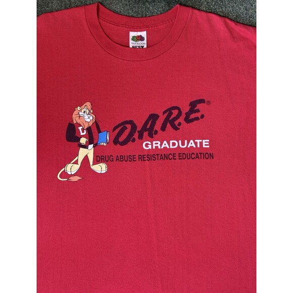 Vintage Fruit of the Loom DARE Graduate Red Short Sleeve T-Shirt Men's Size XL - Picture 1 of 7